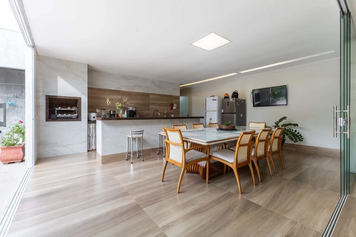 CASA EM LOTE DE 781,31M² COM REFORMA PARA FINALIZARNÃO ACEITA FINANCIAMENTO- 3 Q...