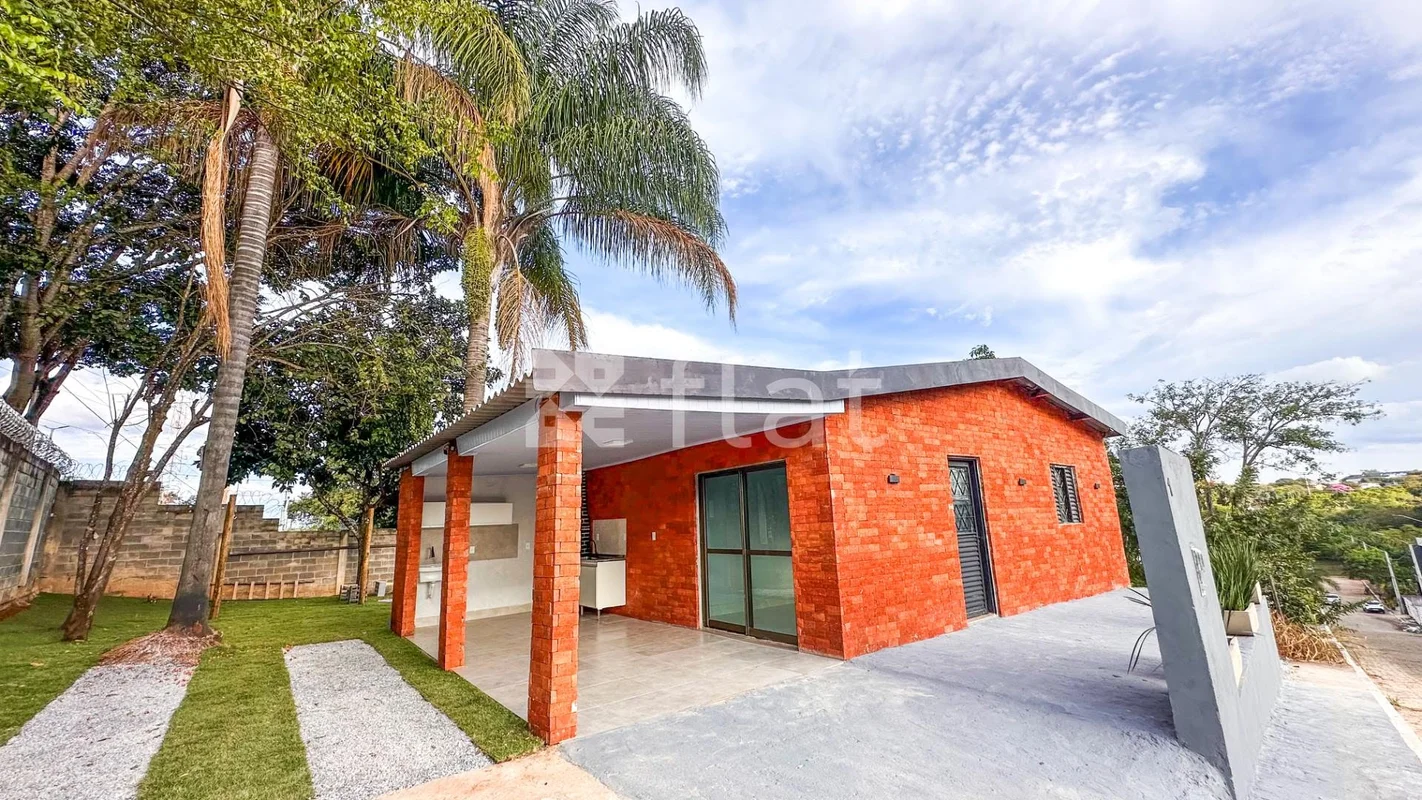 Casa para locação no Guará II, Brasília, com 90m² de área útil, ideal para quem ...