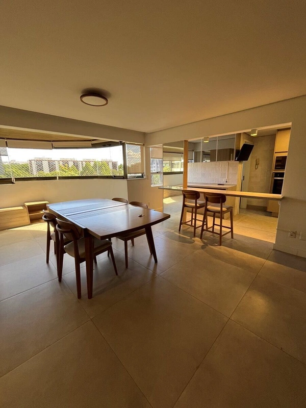 Alugo lindo apartamento reformado, mobiliado com vista livre para natureza.Andar...