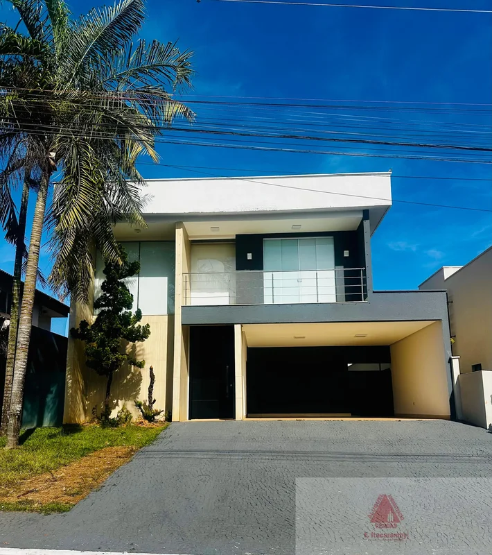 Casa com 4 suítes, sendo uma com close e banheira, conta com sala ampla, para 3 ...