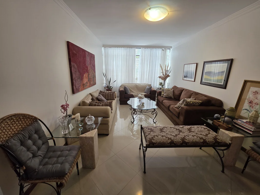 * APARTAMENTO COM 157M², UMA ÓTIMA PLANTA, LOCALIZADO NA SQS 308, QUADRA DIFEREN...
