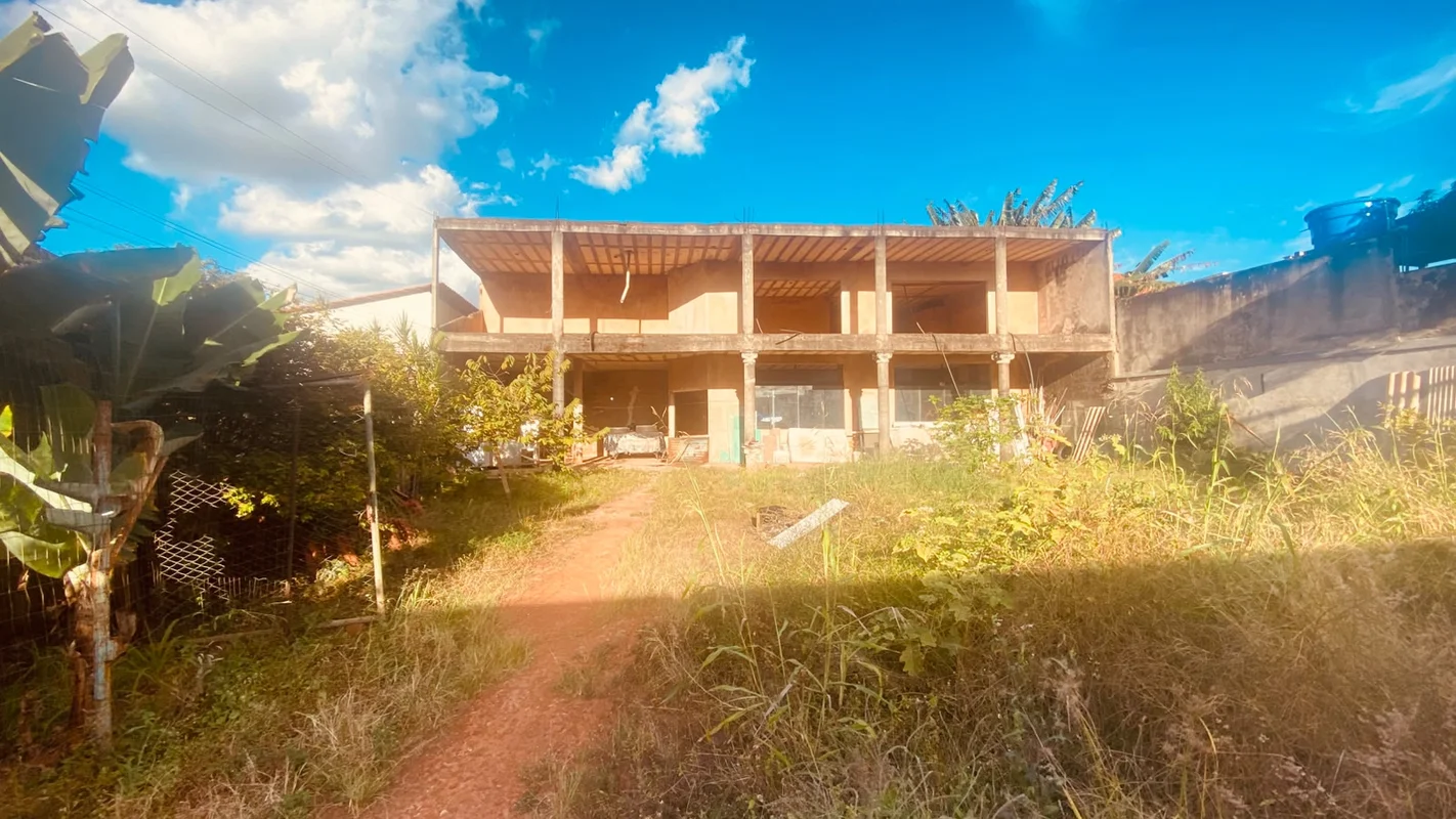 Descubra esta excelente oportunidade de morar em uma casa de alto padrão, locali...