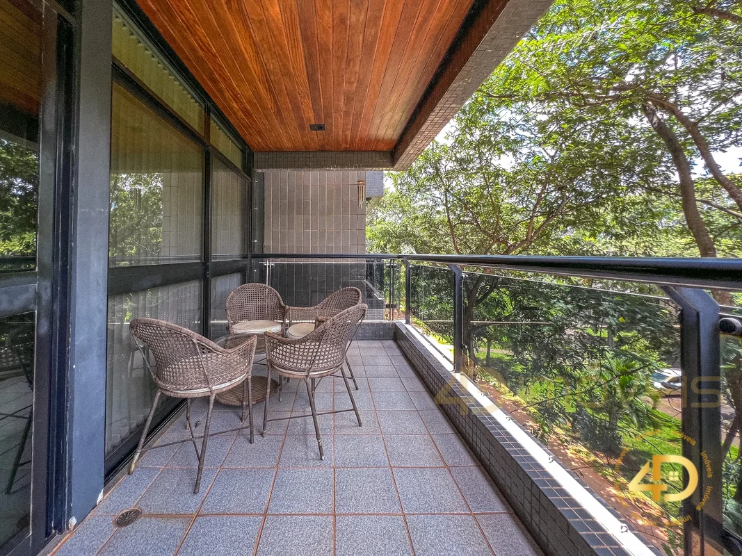 APARTAMENTO VAZADO COM 155 M², 3 QUARTOS E DUAS VARANDAS NA SQN 208 – ASA NORTEU...