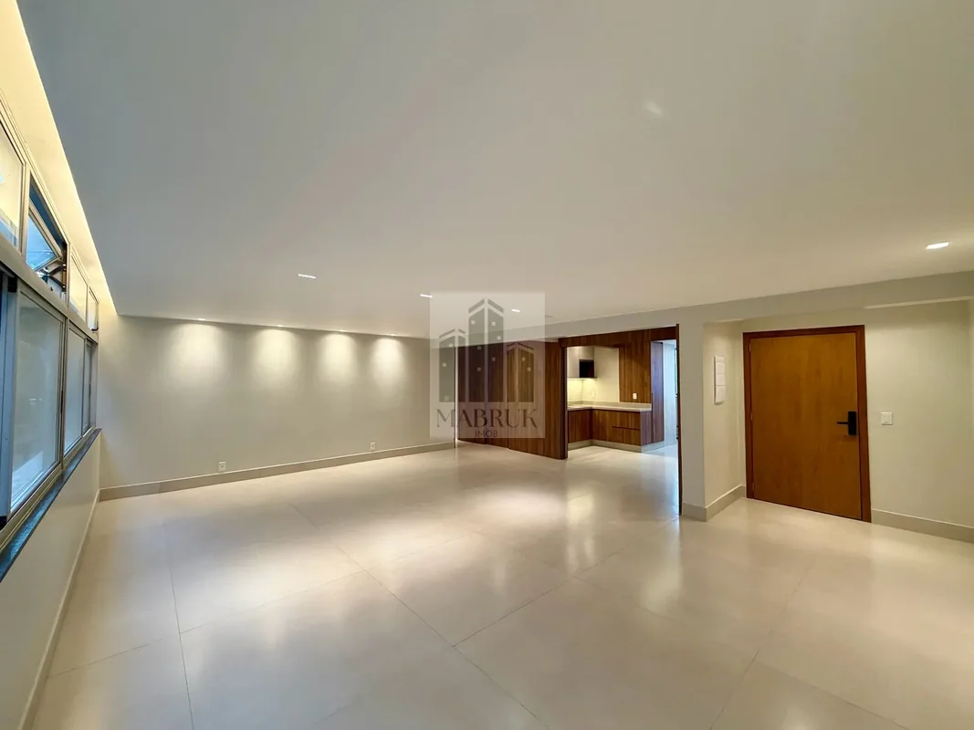 FAÇO PARCERIA MEIO A MEIO!PRÉDIO E APTO 100% REFORMADO!Excepcional Apartamento S...
