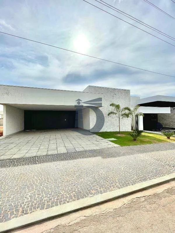 Casa de alto padrão à venda em condomínio fechado, com aprox. 237m² de área cons...