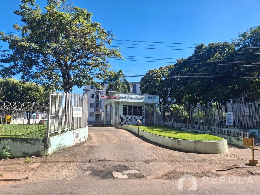 Apartamento com três quartos, sala para dois ambientes, varanda, banheiro social...