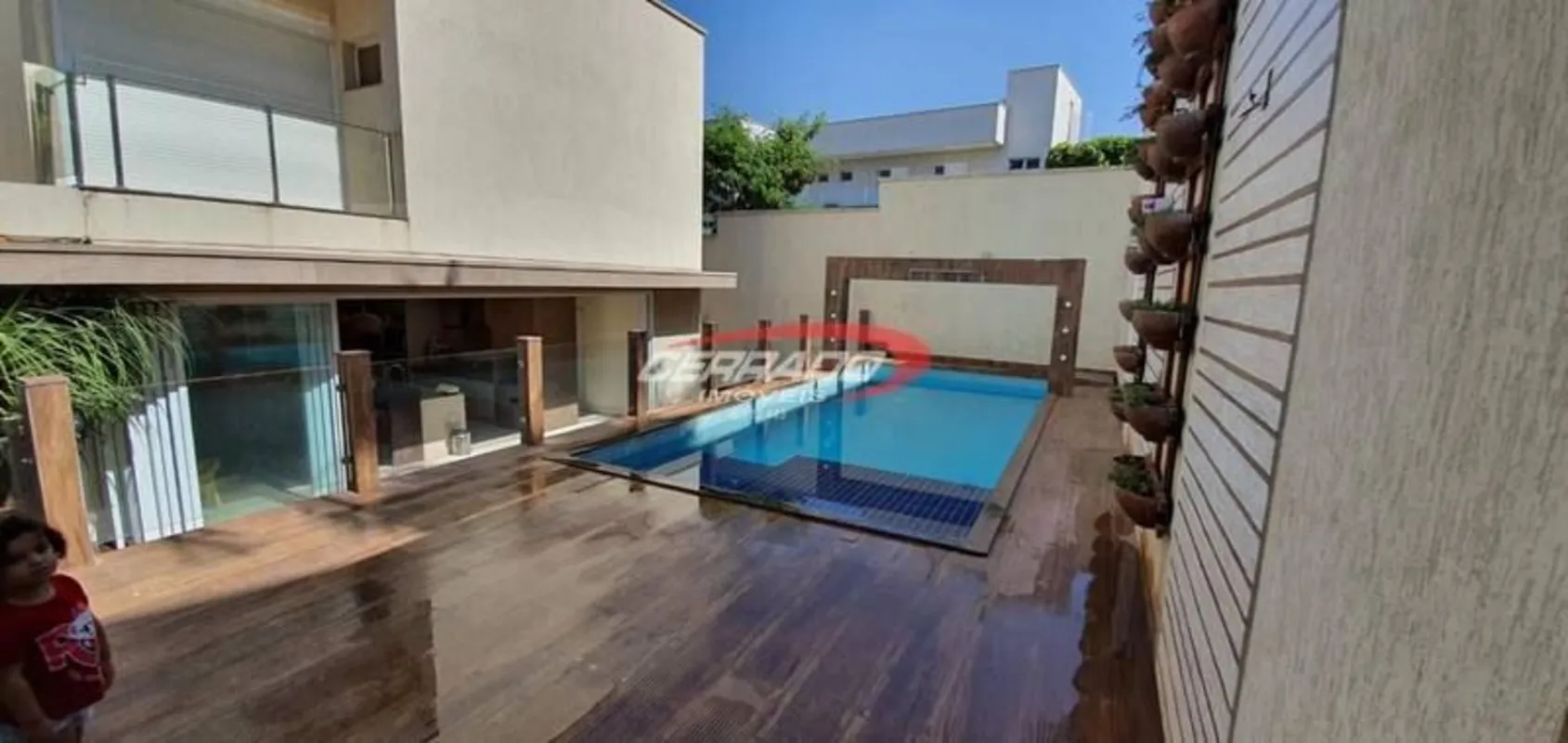 SOBRADO COM VISTA ÚNICA !!!!PISO SUPERIOR3 suites plenas, sala de TV e mini-copa...