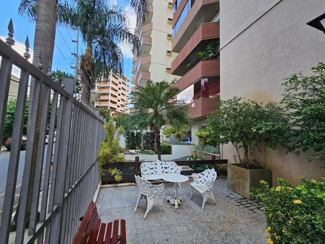 APARTAMENTO À VENDA – SETOR OESTE 198 m² Nascente Totalmente reformado 4 quartos...