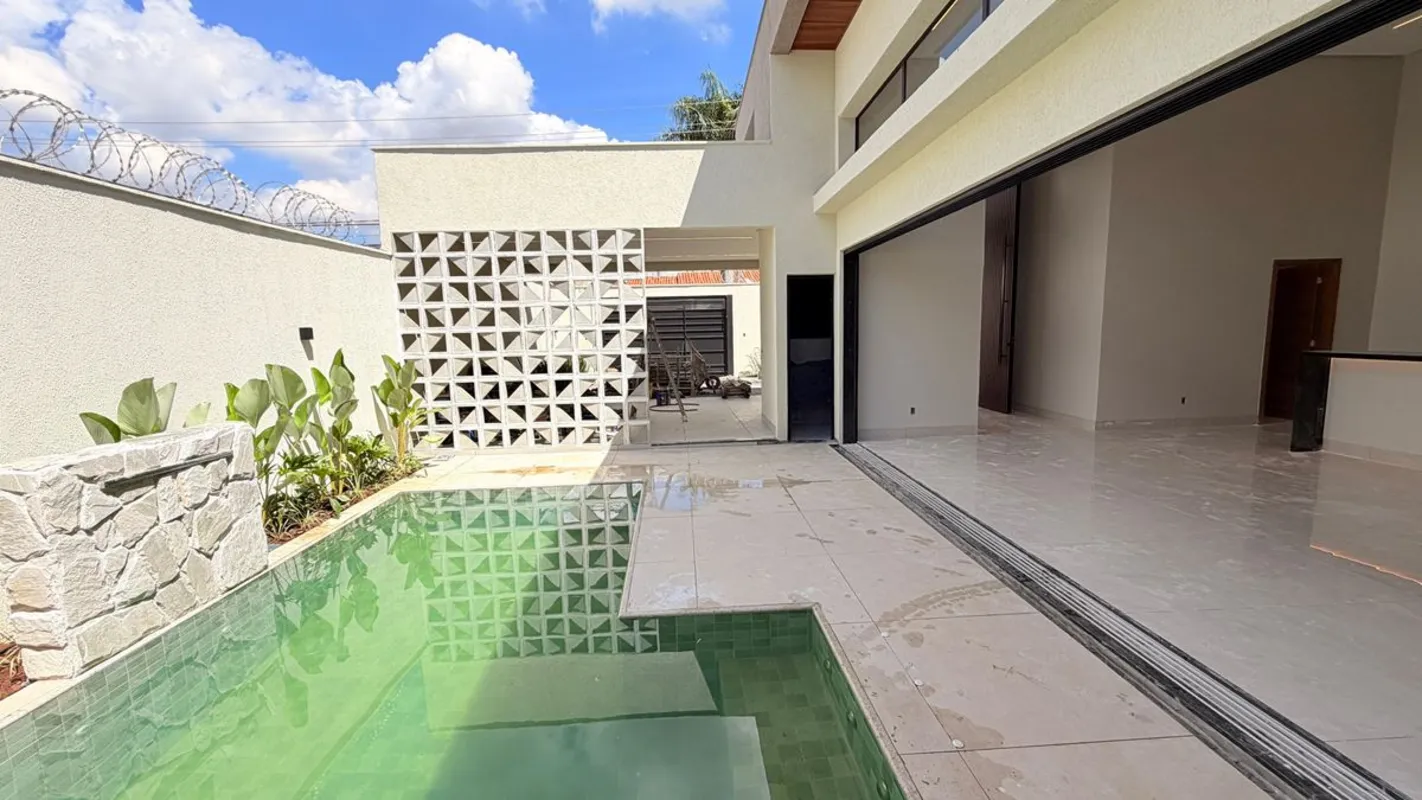 ?? Casa Alto Padrão à Com 420m² de terreno e 248m² de construção, esta casa impr...