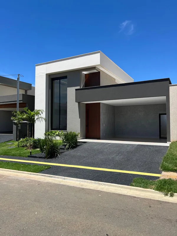 Linda Casa Térrea em uma e excelente localização no condomínio Jardins Bolonha e...
