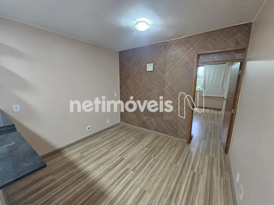 Excelente kitnet com aproximadamente 35 m², localizada no tradicional Edifício R...