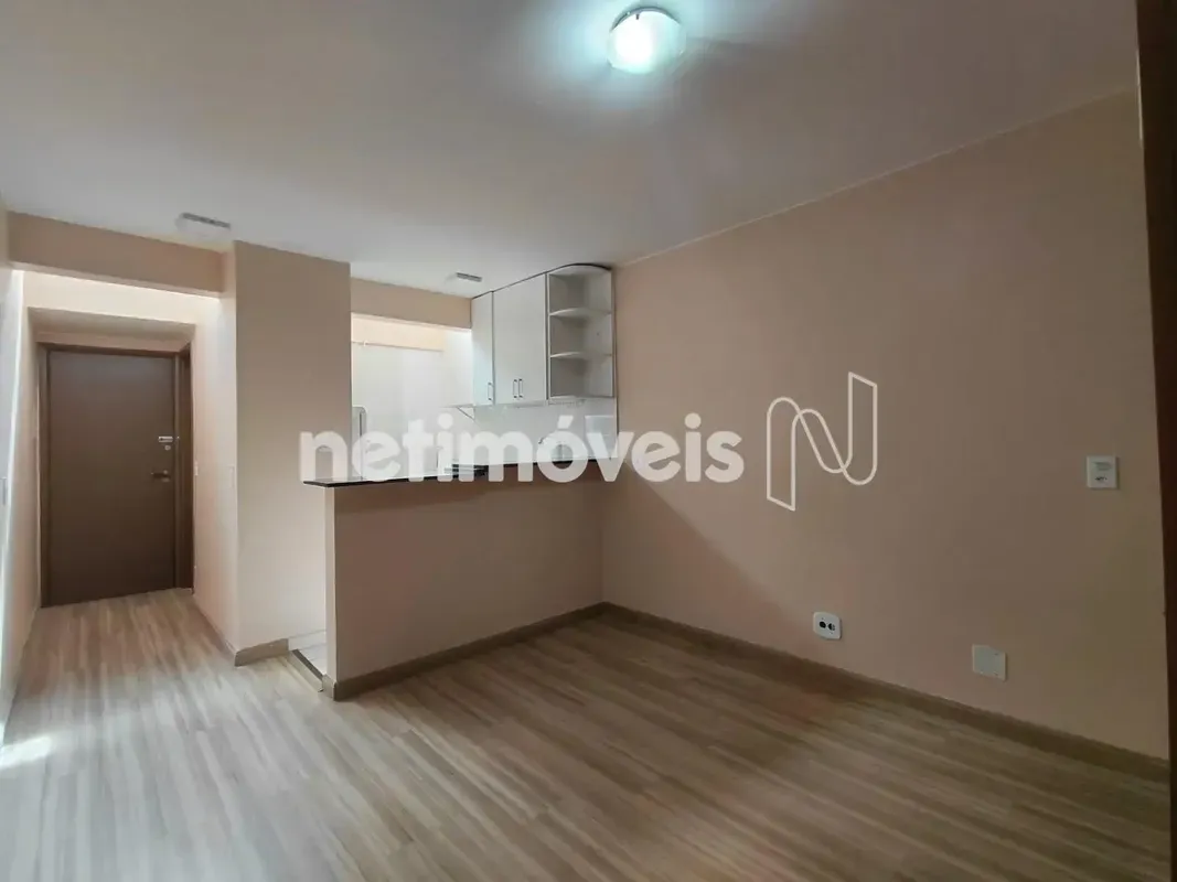 Excelente kitnet com aproximadamente 35 m², localizada no tradicional Edifício R...