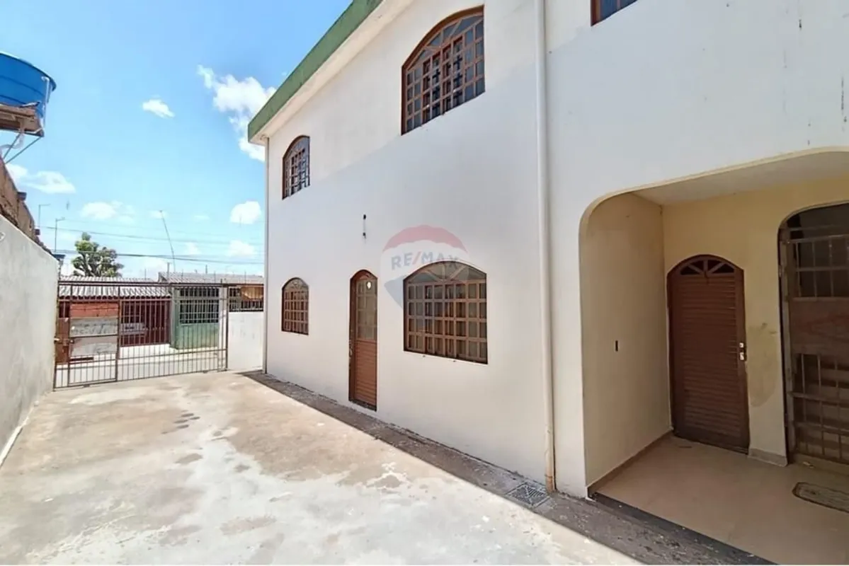 Você que pensa em investir em um prédio residencial com 6 apartamentos, com uma ...
