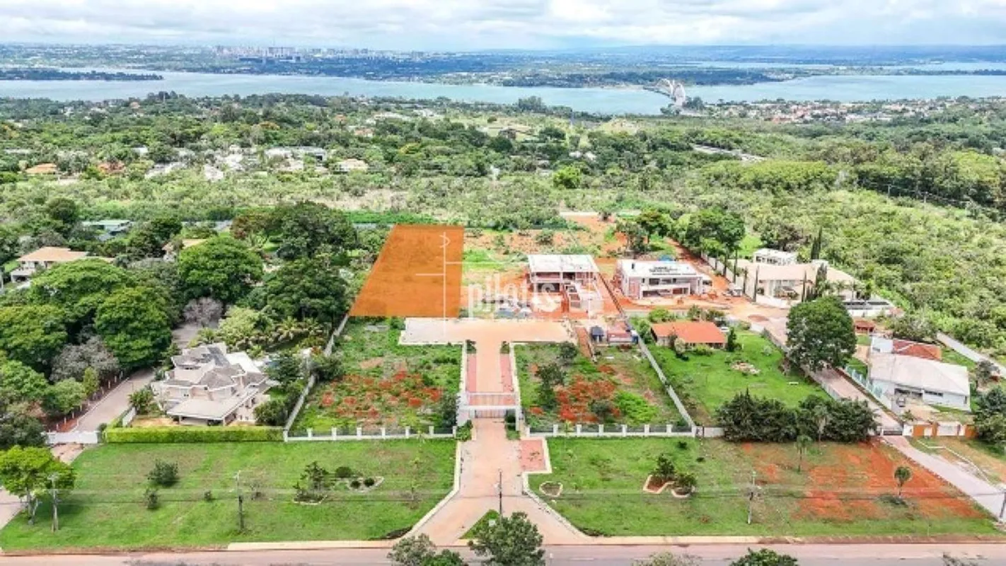 Lote com vista para a cidade e área verde, com 1.500 m².Ideal para o projeto dos...