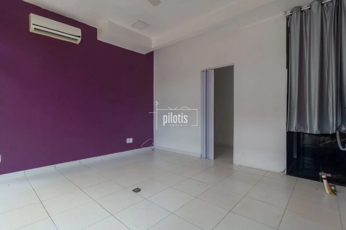 Ambiente amplo, ar-condicionado instalado e ótima iluminação natural. O espaço c...