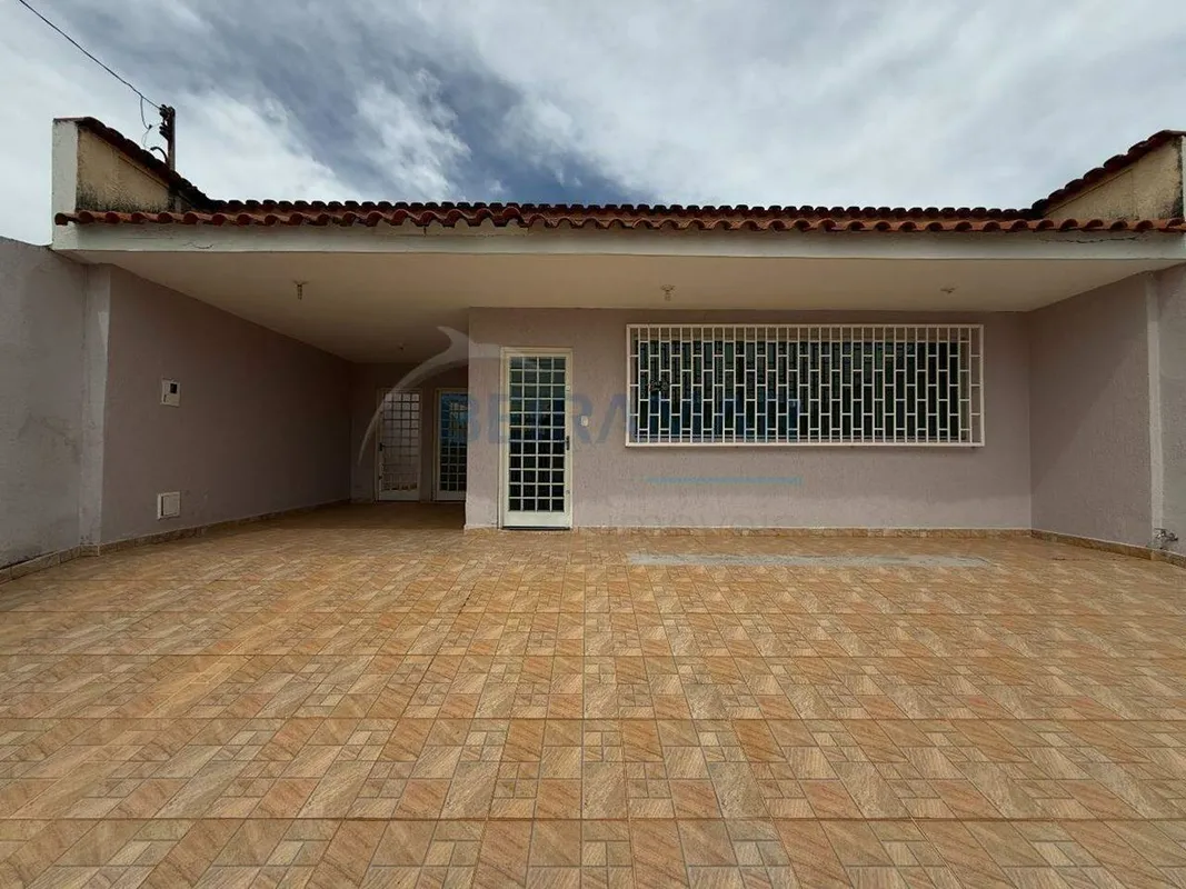 Casa reformada, 3 quartos (2 suítes), porcelanato, 3 vagas - QNG 35, Taguatinga ...