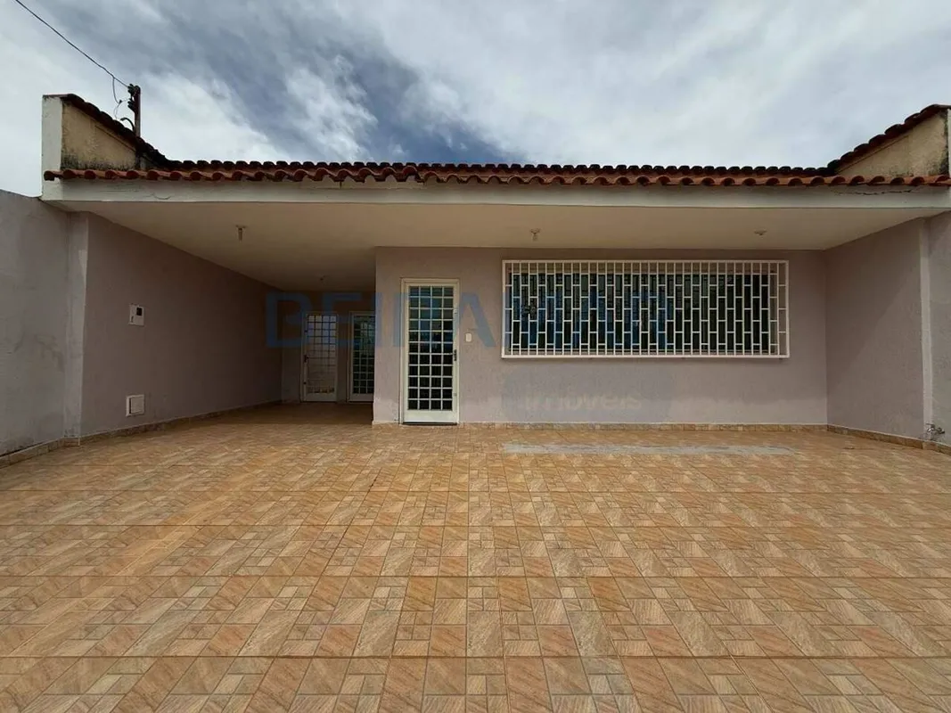 Casa reformada, 3 quartos (2 suítes), porcelanato, 3 vagas - QNG 35, Taguatinga ...