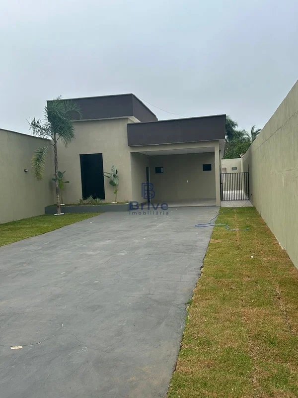 Esta casa combina modernidade, conforto e excelente distribuição dos espaços, of...