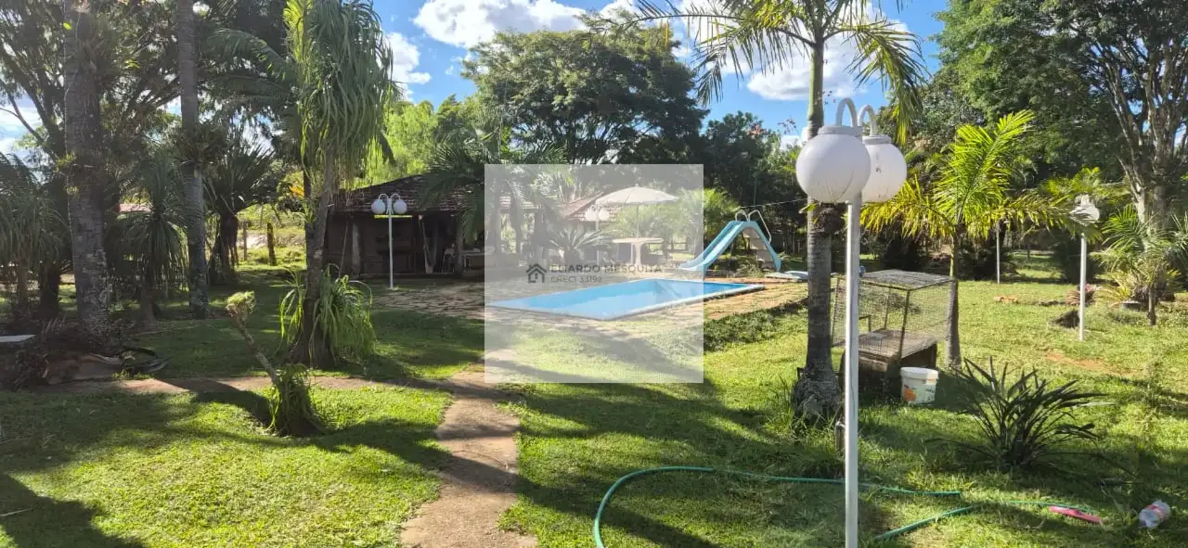 Ótima chácara de 22 mil m². Casa principal 3 quartos, sendo 2 suítes, 2 salas e ...