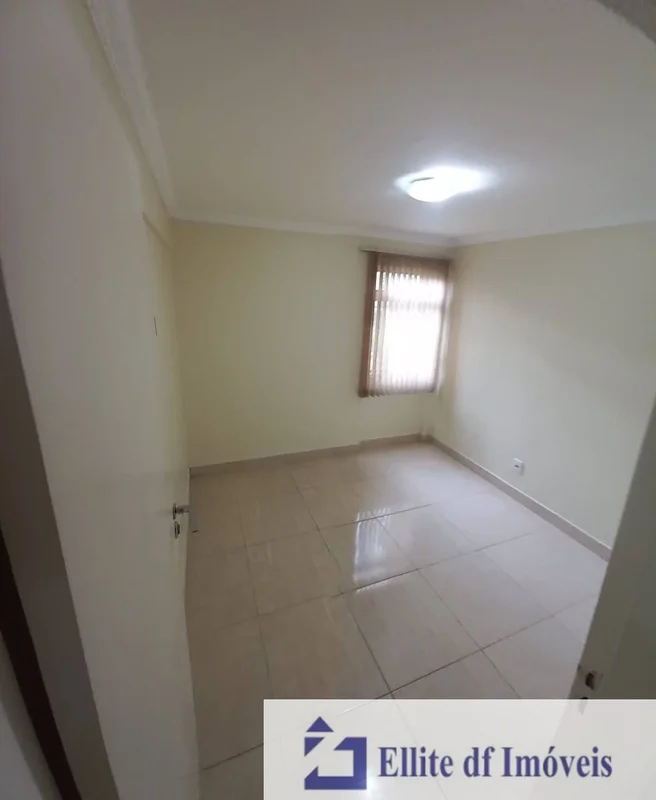 VENDE-SE APARTAMENTO – 715 ASA NORTEApartamento com 60 m², localizado no 2º anda...