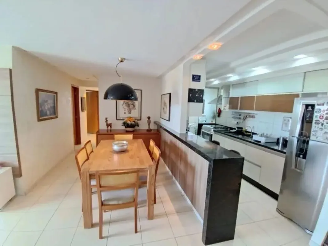 Sobre o Imóvel:Este apartamento de médio padrão oferece 105m² de área útil, com ...