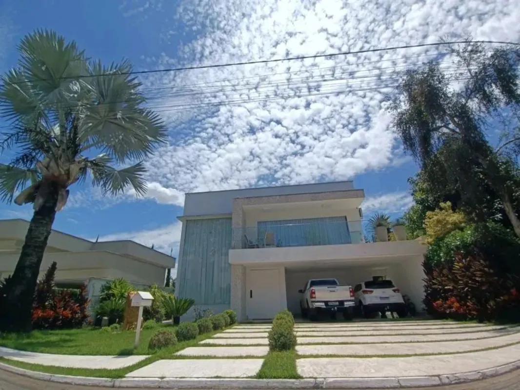 SOBRE O IMÓVEL:Excelente casa de condomínio com 344m² de área útil.São 3 quartos...