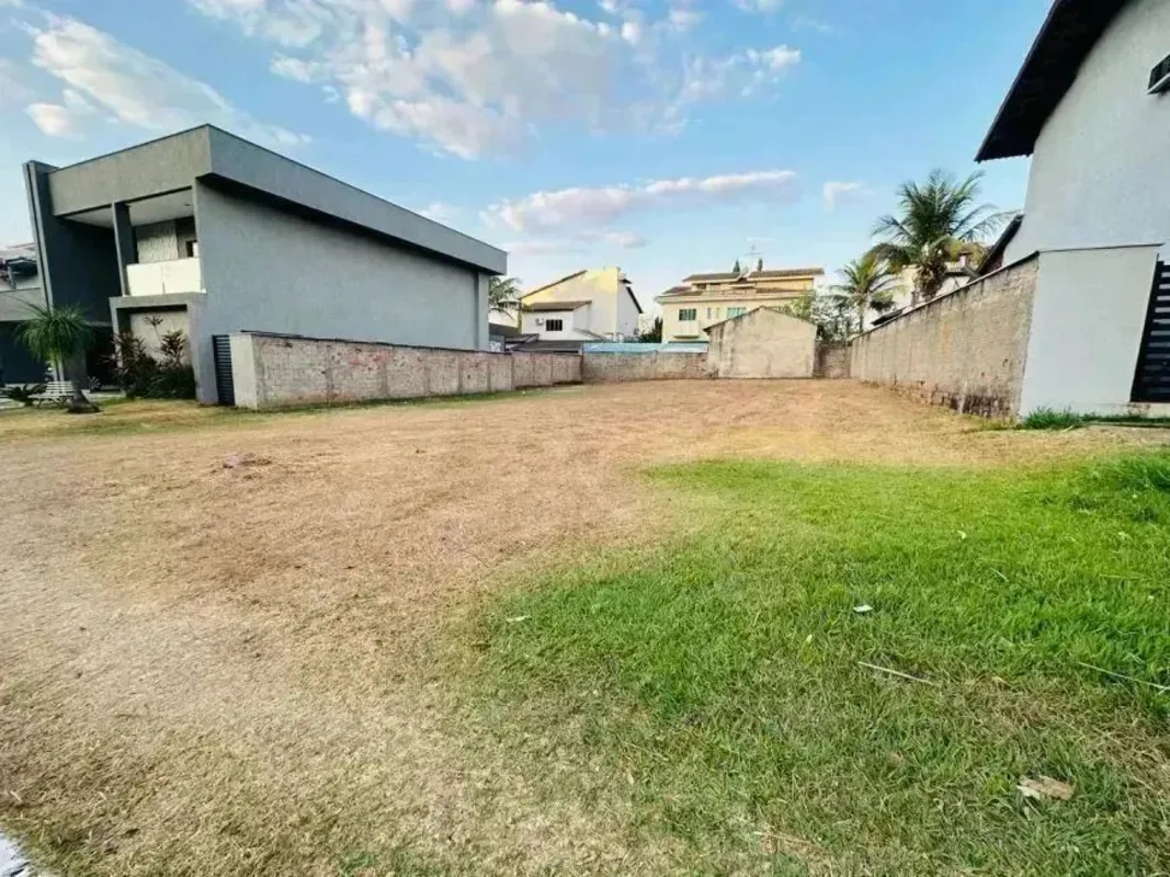 Sobre o Lote:?? Excelente lote em condomínio fechado com 450m², localizado no ba...