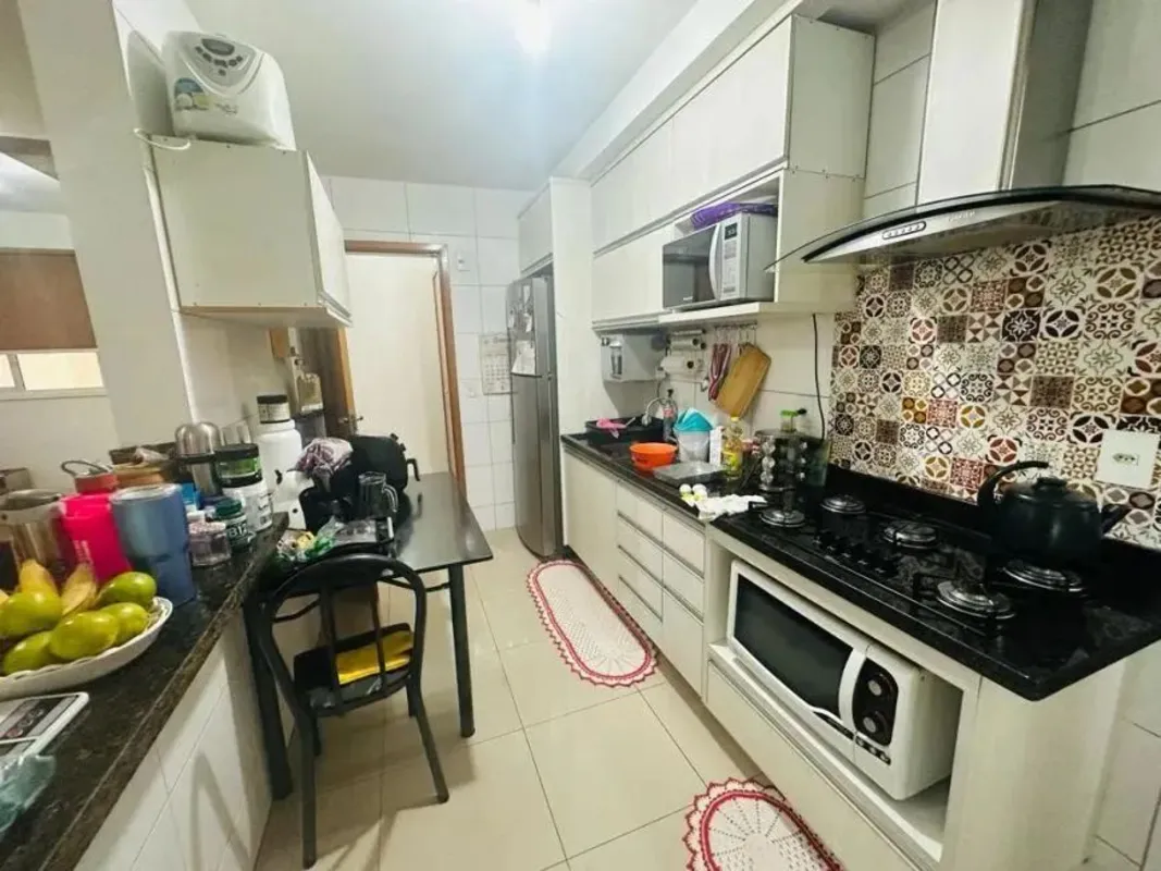 Sobre o Imóvel:Este apartamento de médio padrão oferece 99m² de área útil, com 3...