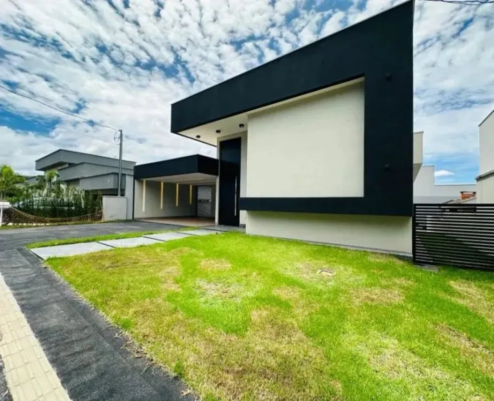 Sobre o Imóvel:Este casa em condomínio de luxo oferece 285m² de área útil, com 3...