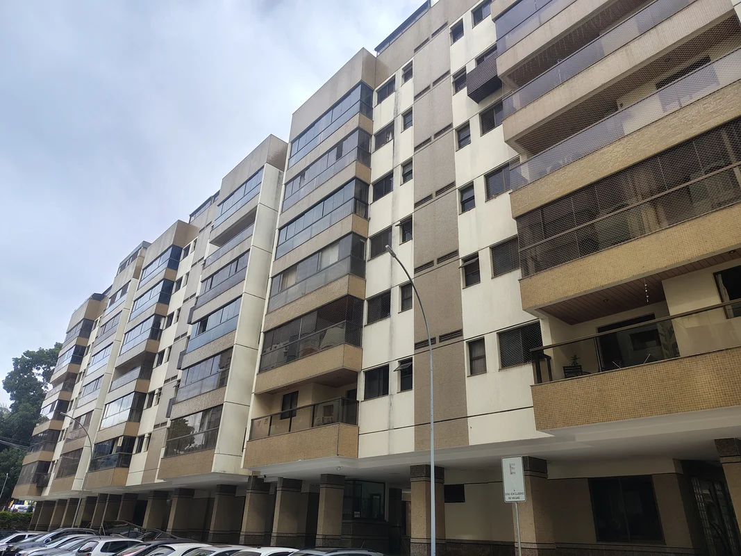 Vendemos, excelente Apto na SQN 311 Bloco "C" 5º Andar - Ed. José Farani.DESC: S...