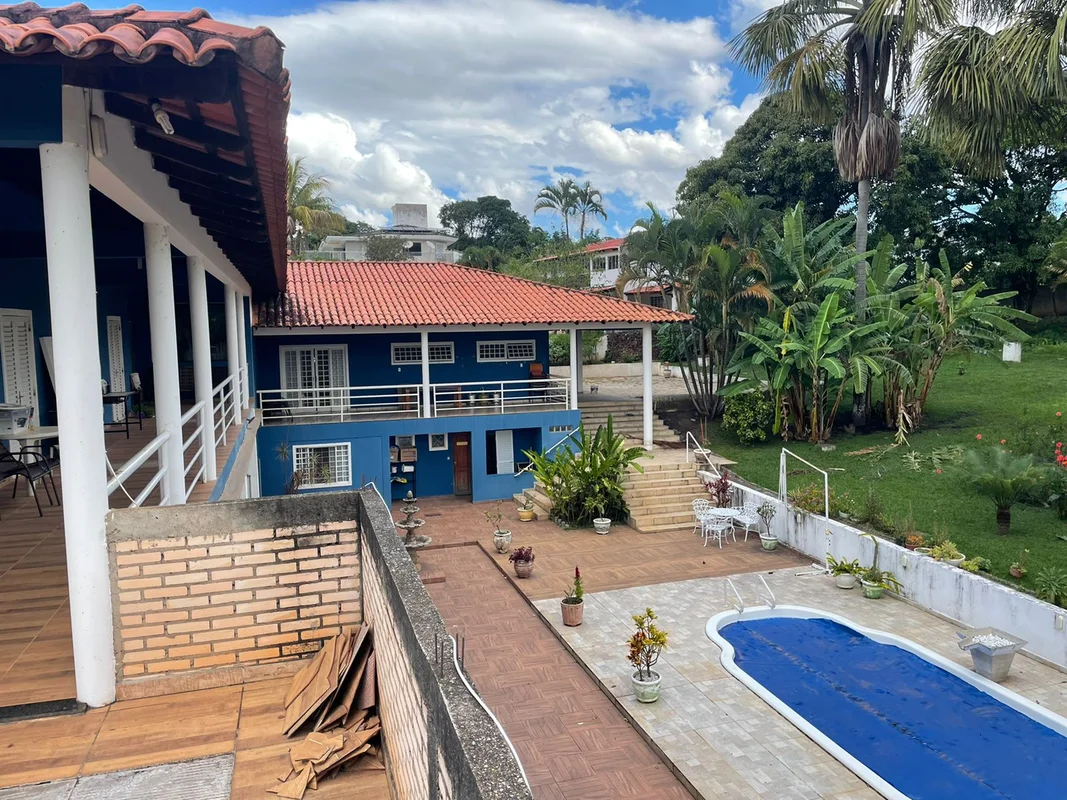 CASA DE ALTO PADRÃO À VENDA EM ARNIQUEIRA | 4 SUÍTES | 2.780m² DE TERRENO | 800m...