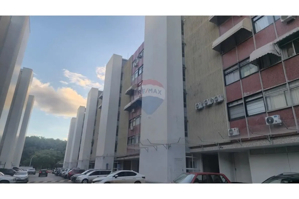 Se você busca um apartamento amplo, bem ventilado, extremamente iluminado e em u...