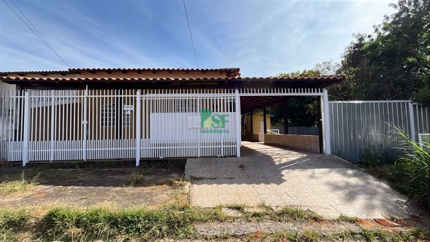 CASA COM SALA, 02 QUARTOS, COZINHA COMARMÁRIOS, BANHEIRO SOCIAL, ÁREA DE SERVIÇO...