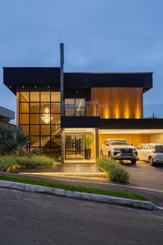 SOBRE O IMÓVEL:Excelente casa de condomínio com 340m² de área útil.São 4 quartos...