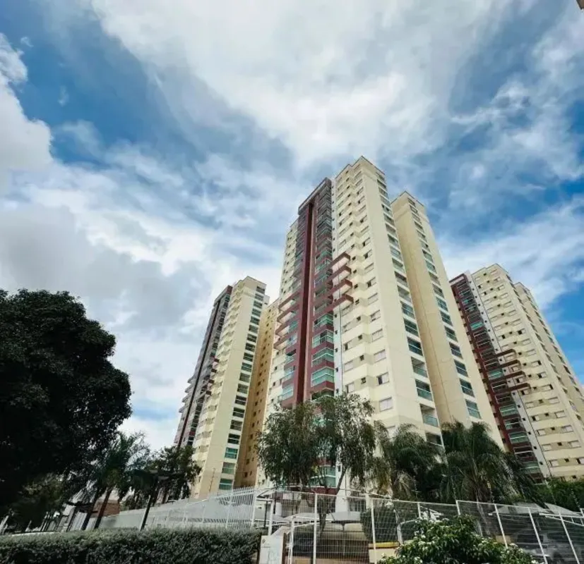 Sobre o Imóvel:Este apartamento de médio padrão oferece 99m² de área útil, com 3...