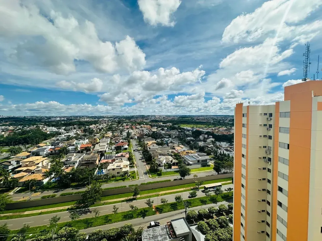 SOBRE O IMÓVEL:Excelente apartamento com 81m² de área útil.São 3 quartos, sendo ...
