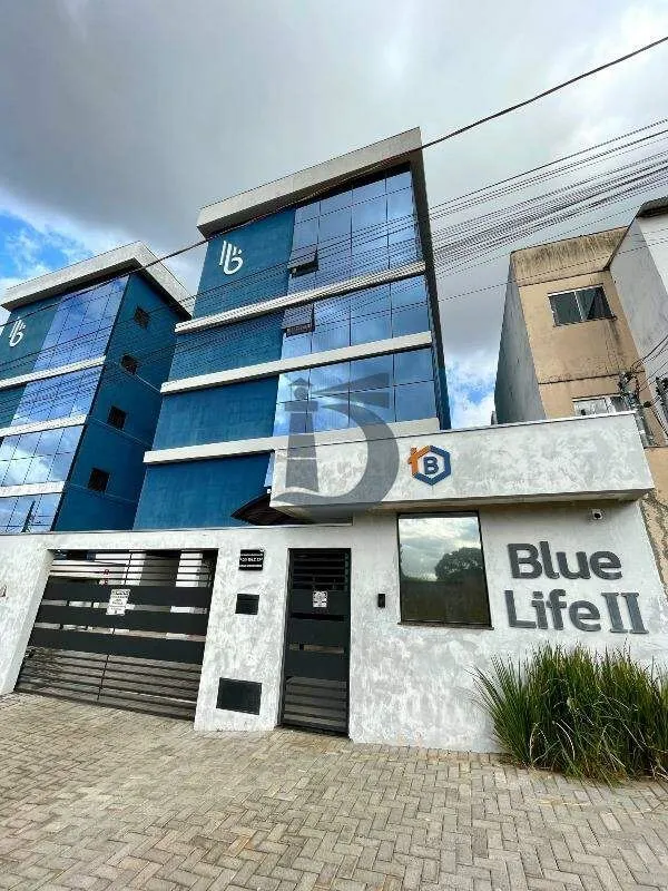 Imóvel distribuído em 02 andares, com aprox. 39m², distribuído em: Térreo: Sala ...