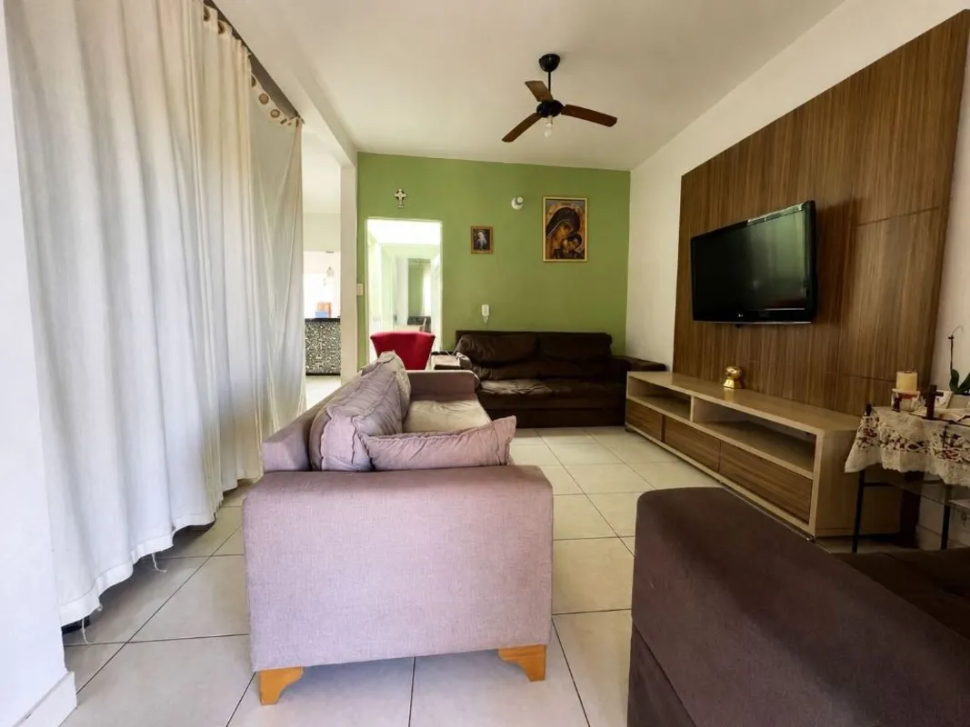 CASA À VENDA QNM 40 CONJUNTO A-162M²Está procurando uma casa para financiar, bem...