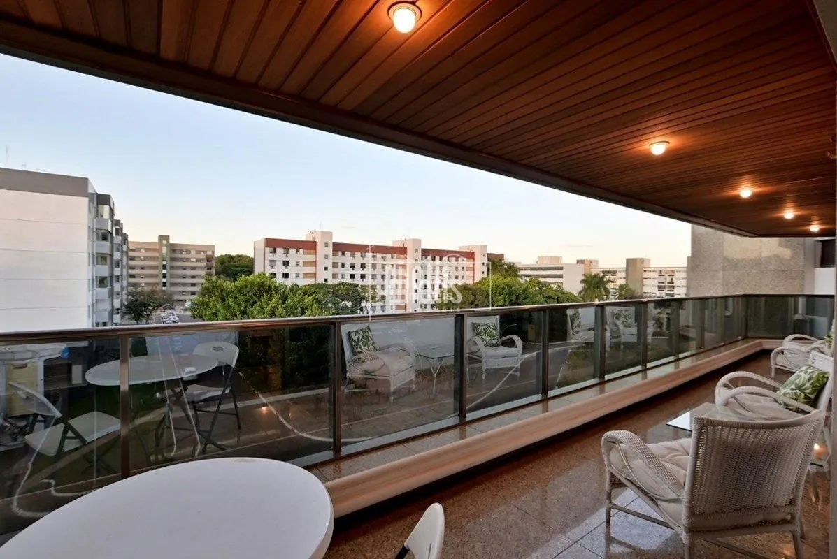 Oportunidade para Reforma!Um apartamento de luxo em um dos mais renomados prédio...