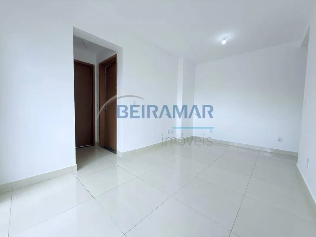 Descrição do imóvel:- 2 quartos, sendo 1 suíte, ambos com armários - Sala ampla,...