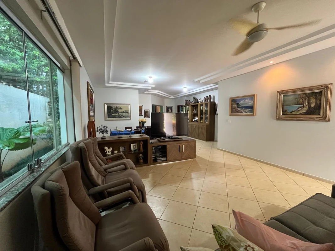 Essa casa térrea é para quem valoriza conforto, espaço, segurança e uma localiza...