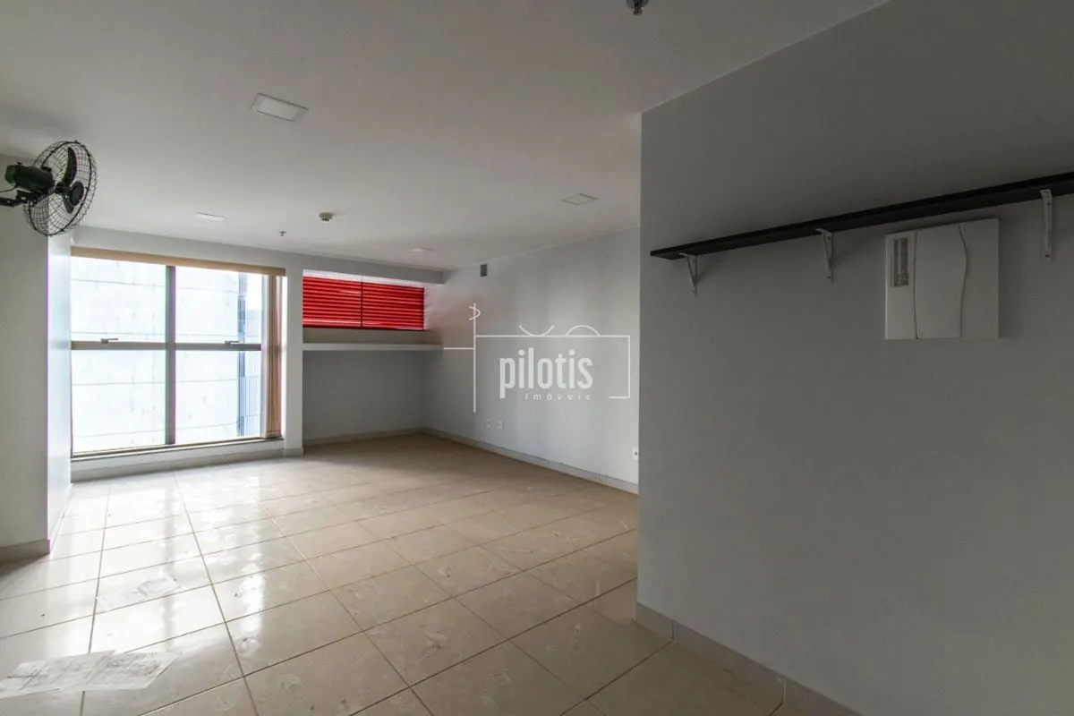 Pilotis Imóveis vende Sala comercial com 2 vagas na Asa SulSala situada em prédi...