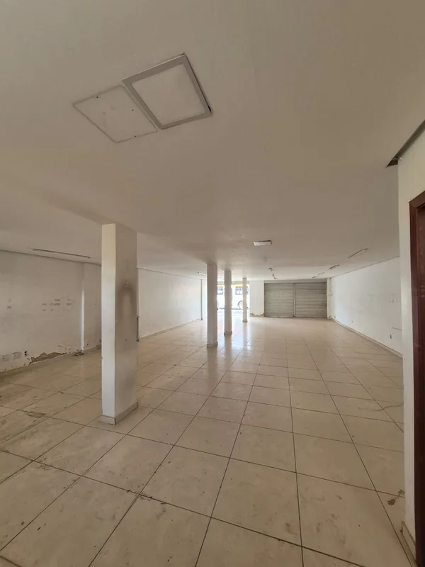 ALUGA-SE EXCELENTE LOJA EM LOCALIZAÇÃO ESTRATÉGICAEm frente ao Colégio JK.Oportu...