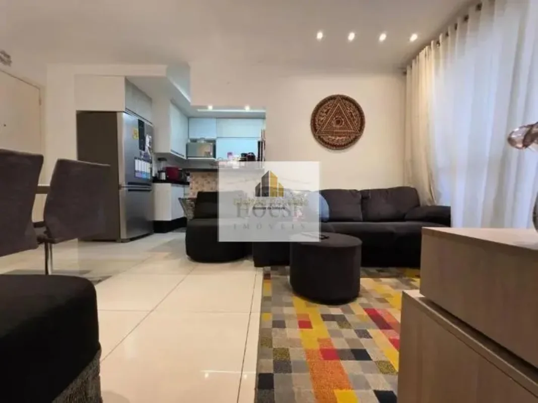 Descubra este amplo apartamento de 75 m² na Área Especial 04 Lotes E F, no coraç...