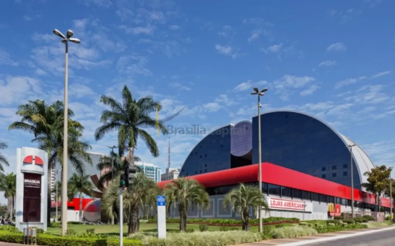 O Brasília Shopping and Towers conta com duas torres de 14 andares, reunindo 336...
