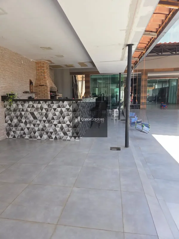 CASA A VENDA EM CONDOMÍNIO FECHADO ACEITA IMÓVEL DE MENOR VALOR!**Destaques prin...