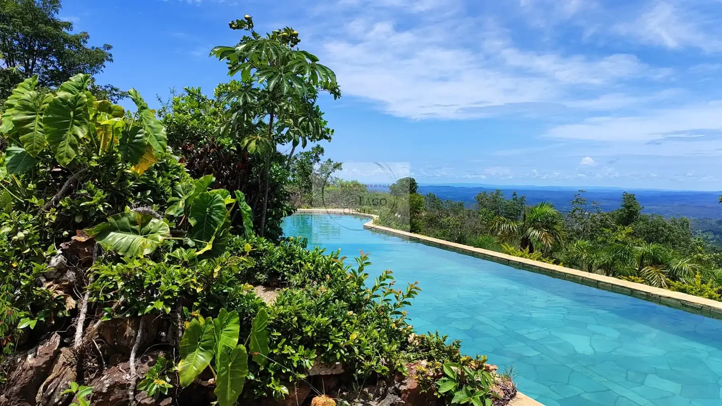 Que tal morar em meio a natureza e próximo do Plano e Sobradinho.Este casa possu...