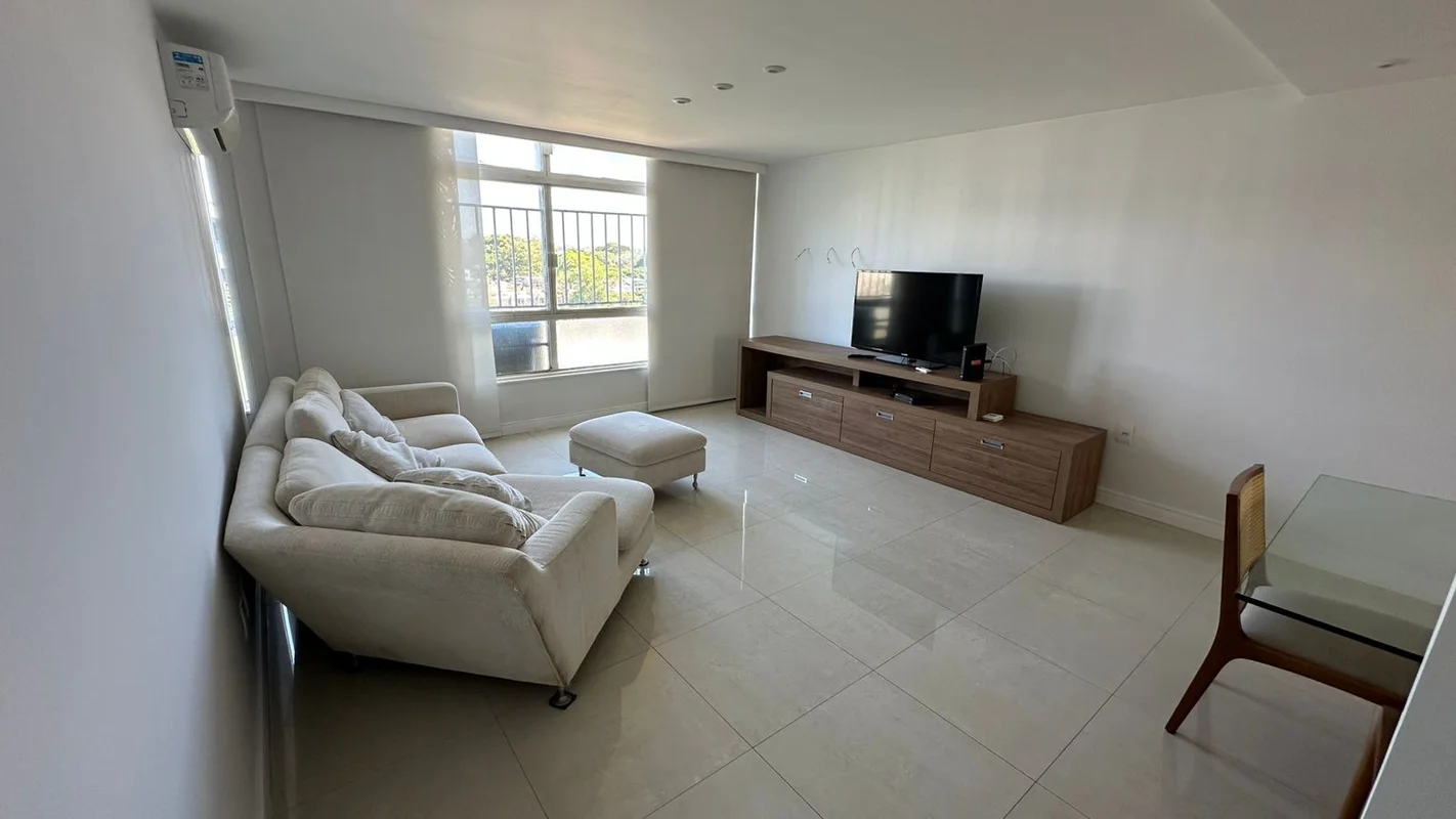 307 Norte! Obs.: Semi-mobiliado. Apartamento amplo e sofisticado, vazado, garant...