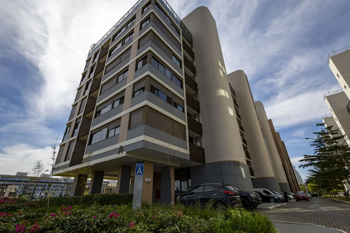 Com espetacular vista livre e definitiva, esta cobertura com 309m² está no ponto...