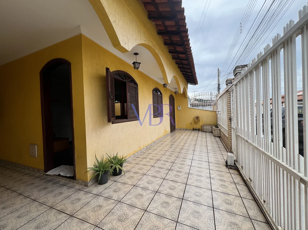Excelente casa com 170m² de área construída, em um amplo terreno de 260m², ideal...